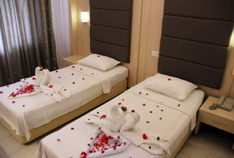 Ozcan Beach Hotel Турунч Экстерьер фото