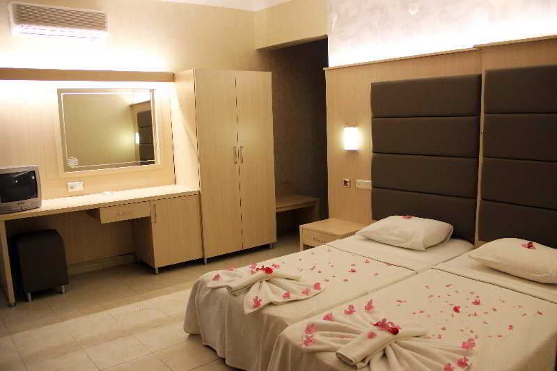 Ozcan Beach Hotel Турунч Экстерьер фото